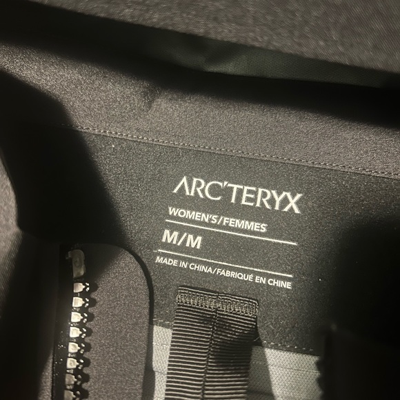 Arc’teryx Women Beta Coat Brand New - Picture 12 of 14